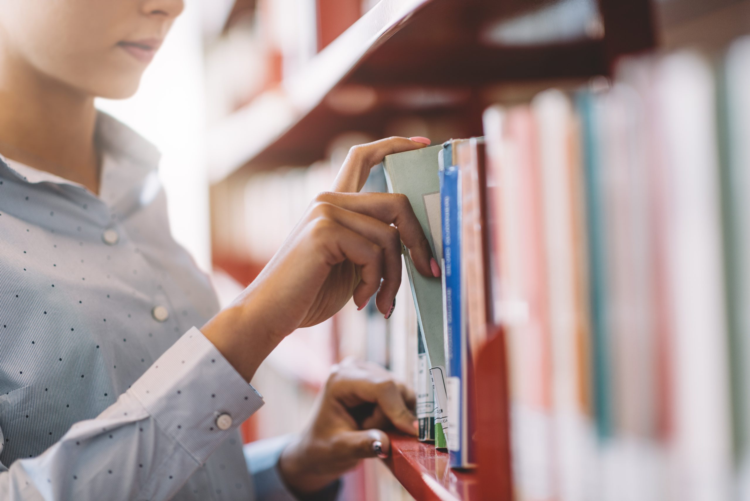 Student searching books